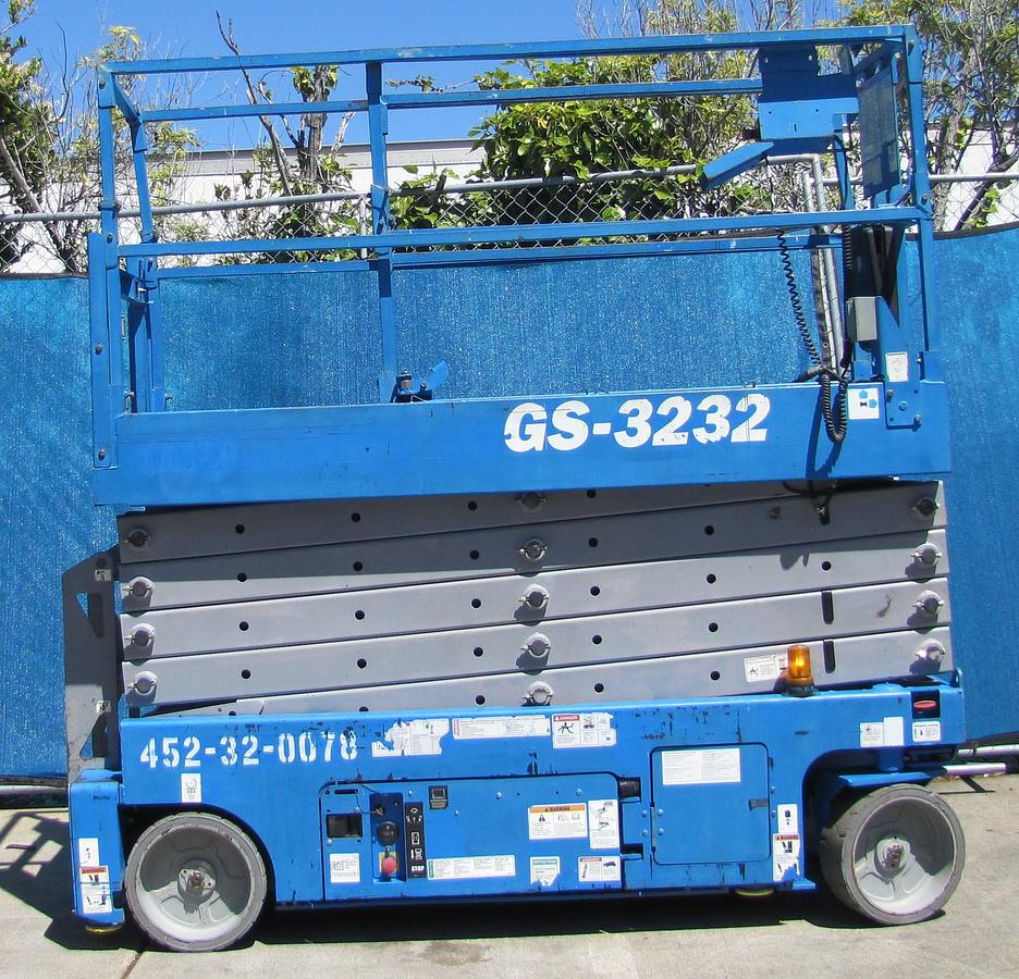 Used Genie GS-3232 Electric Aerial Scissor Lift Man Lift 500 lbs Cap 32' Height