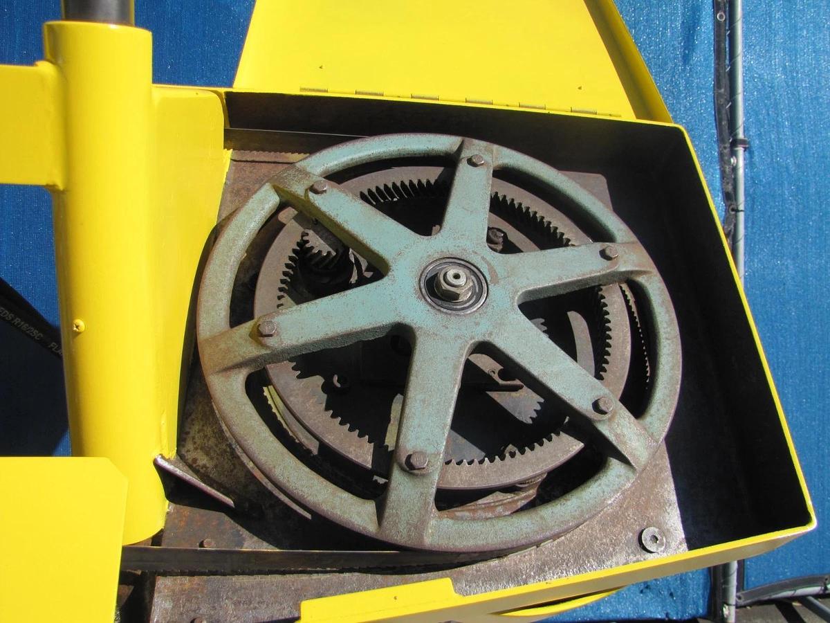 Used W. F. Wells and Sons Horizontal Band Saw Bandsaw with Coolant Pump & New Blade