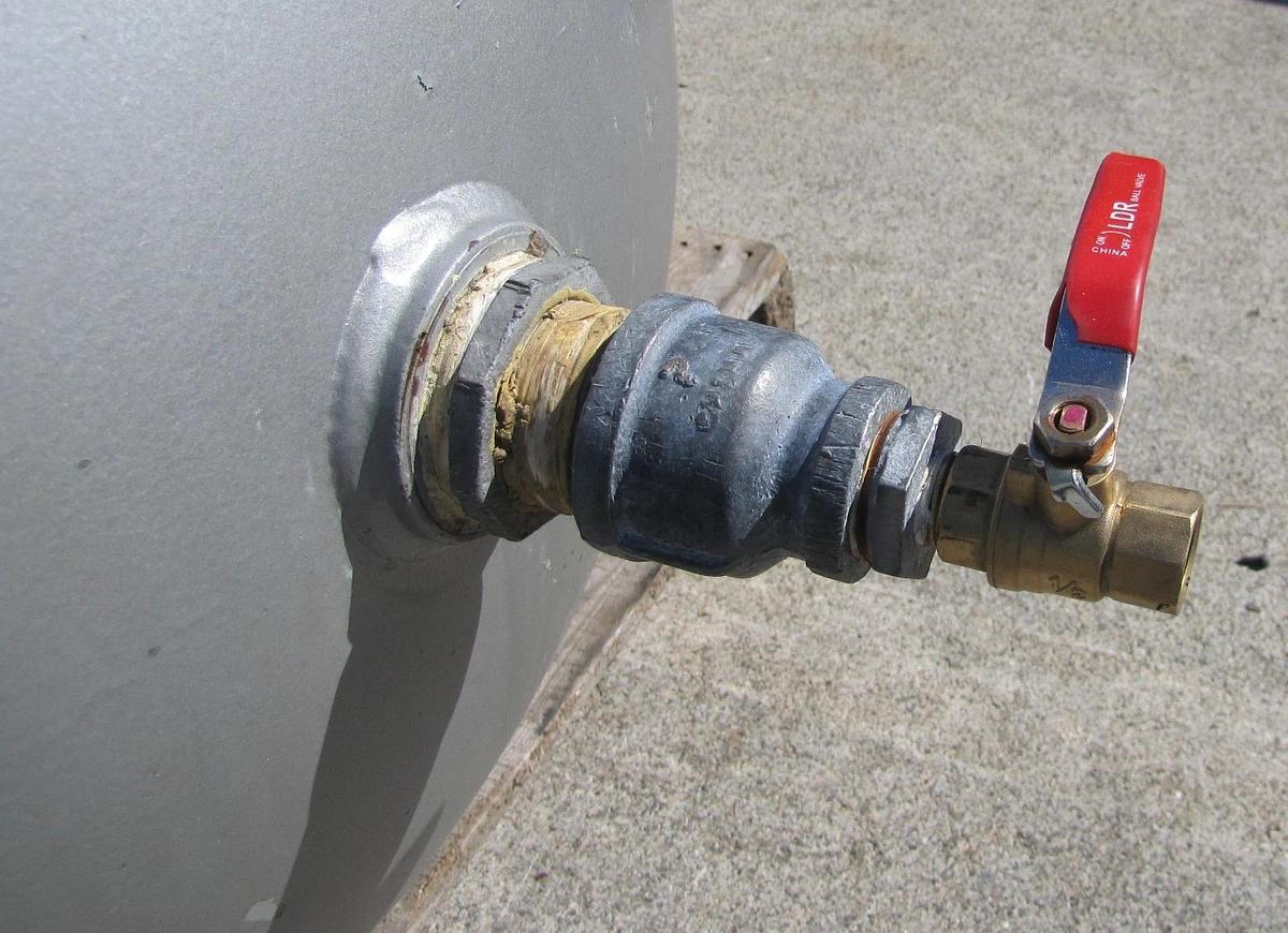 Used Manchester 60 Gallon Air Tank Vessel 200 PSI with Pressure Gauge for Compressor