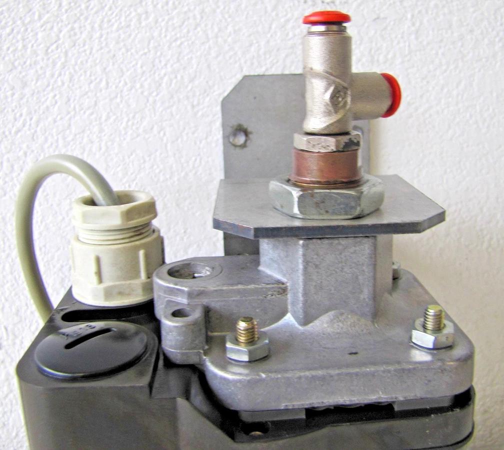 Used Chicago Pneumatic Pressure Switch 1089039747 QRS10 Rotary Screw Air Compressor