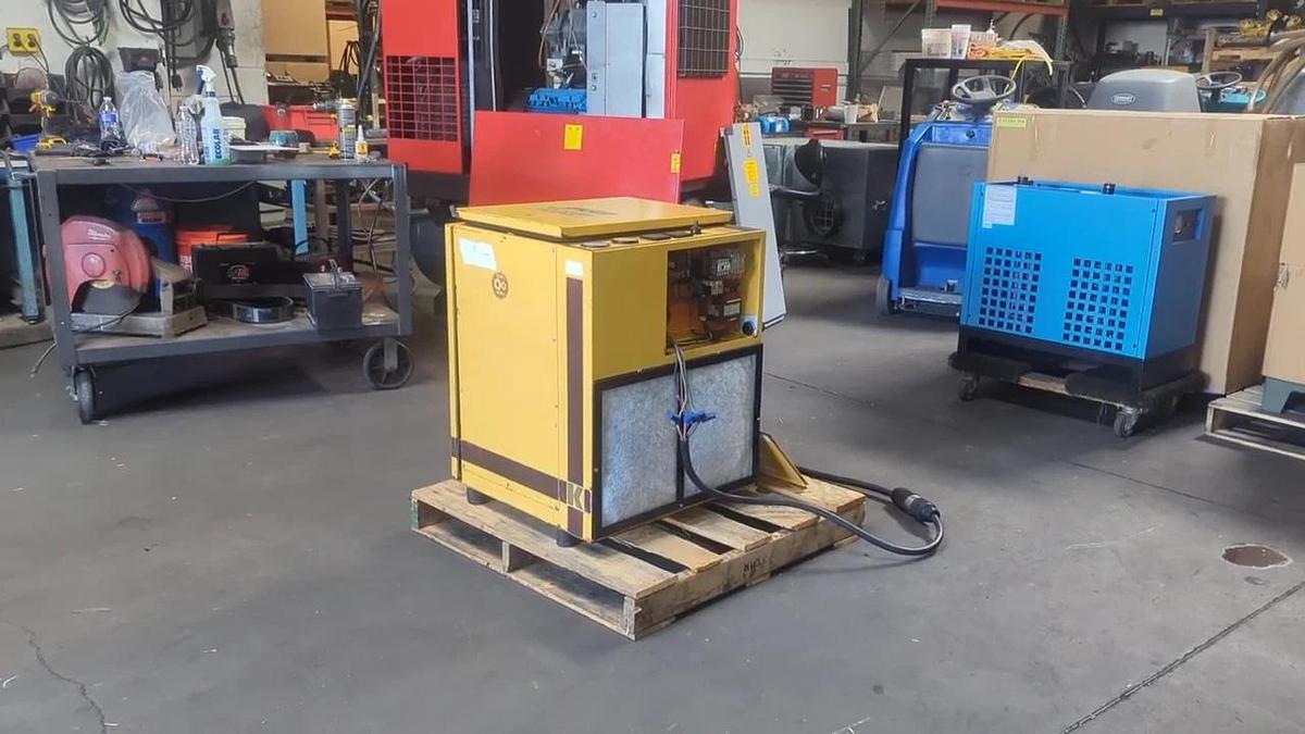 Used Kaeser SM8 7.5 HP Rotary Screw Air Compressor 30 CFM 460V 3PH Only 32,136 Hours