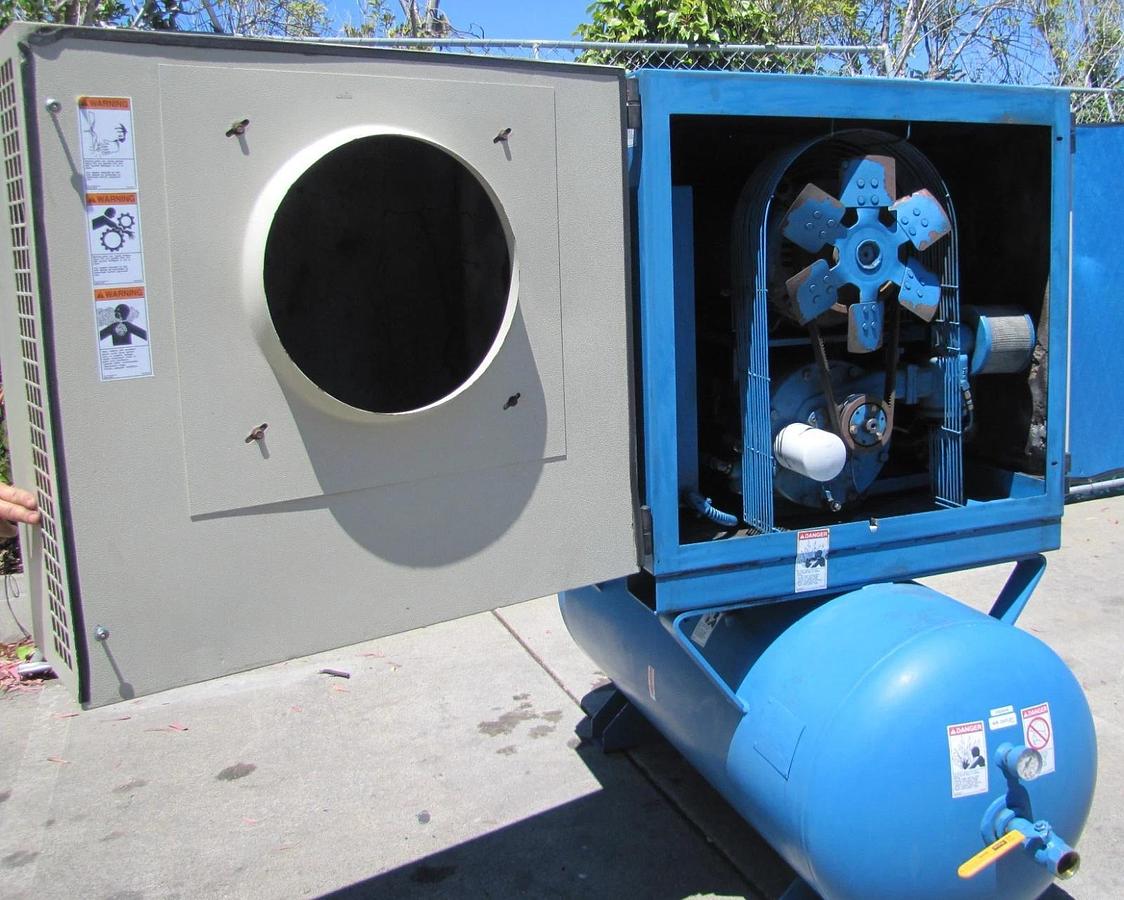 Used Quincy 25HP Rotary Screw Air Compressor 120 Gallon Tank 230V 3 Ph 39,462 Hours