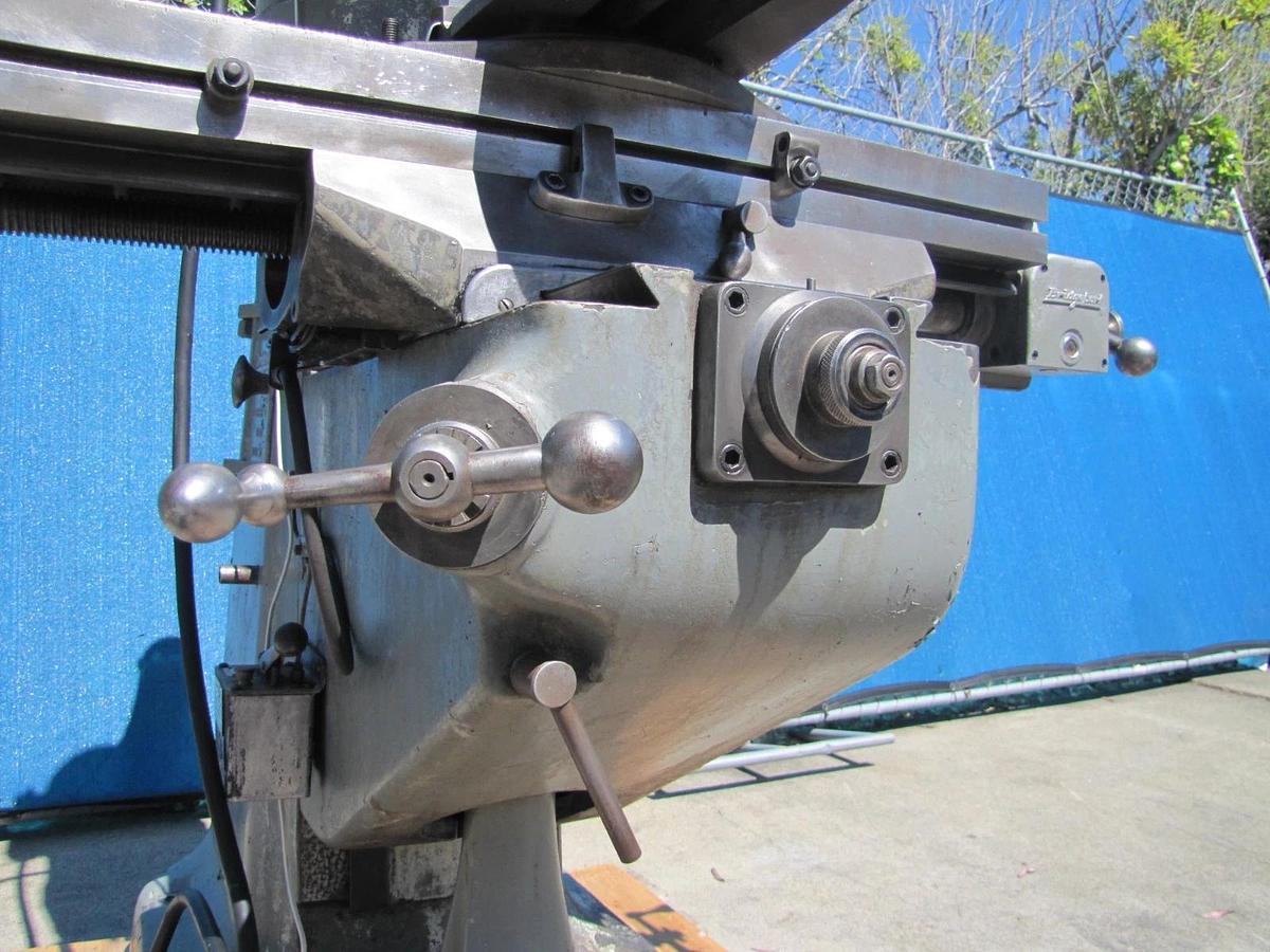 Used Bridgeport 1.5 HP J Head Vertical Mill Milling Machine Variable Speed 460V 3 Ph