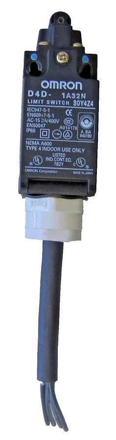 Used Omron D4D-1A32N Limit Switch NC DPST 400V Roller Plunger