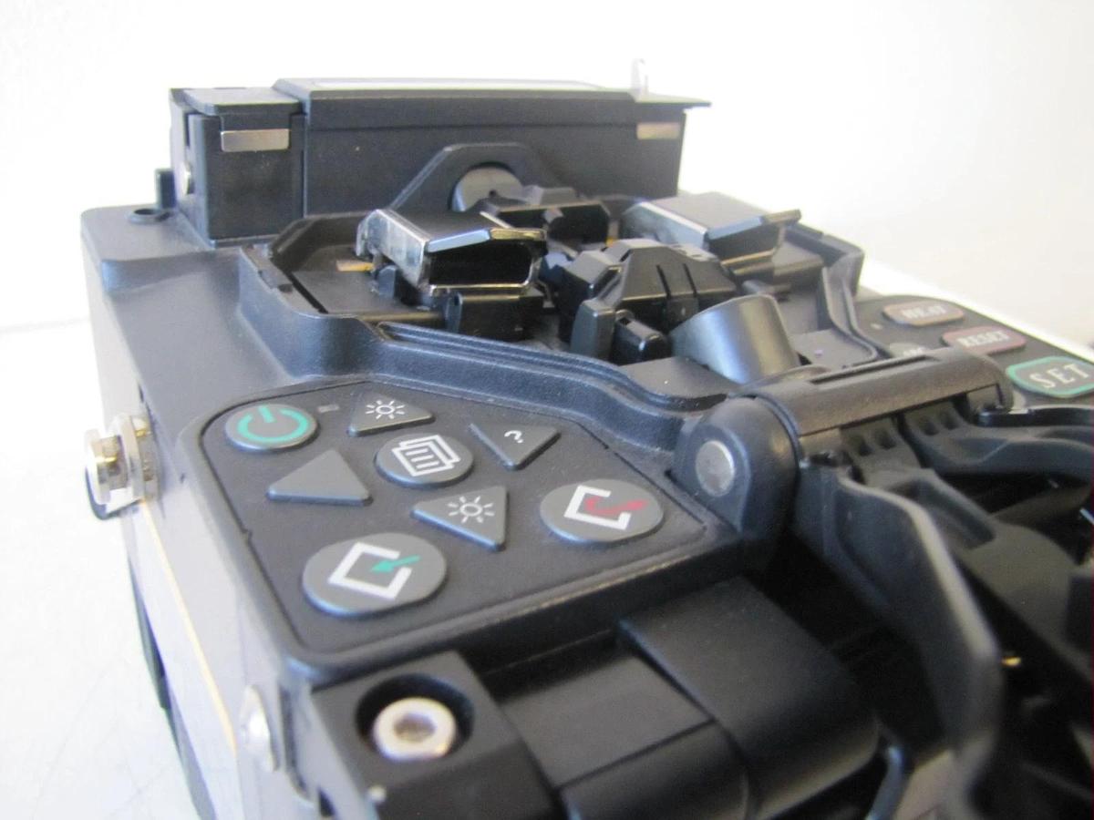 Used Fujikura FSM-50S Optical Fiber Arc Fusion Splicer AS IS with Case and Manual