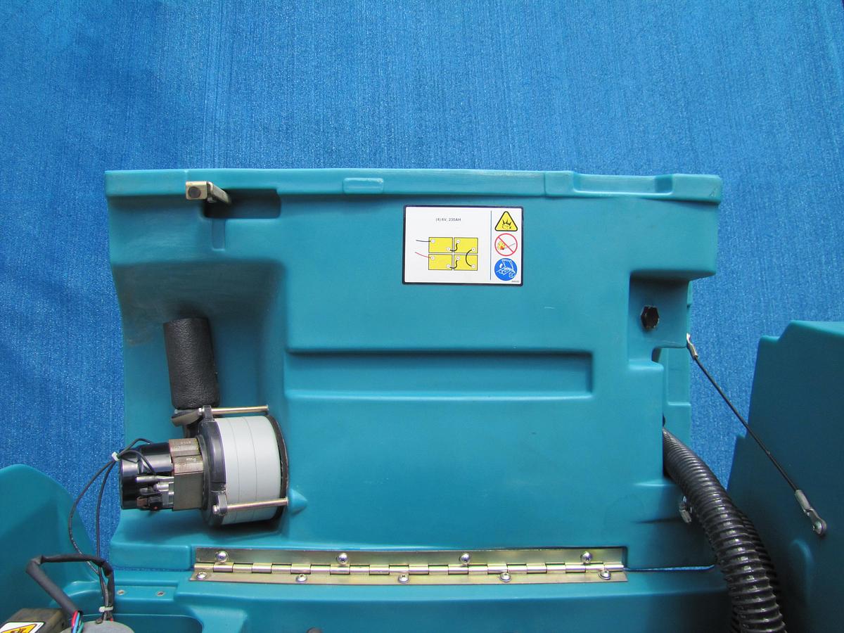 Used Tennant 5400 Walk Behind Floor Scrubber Self Propelled 24" Disc 92.6 Hours