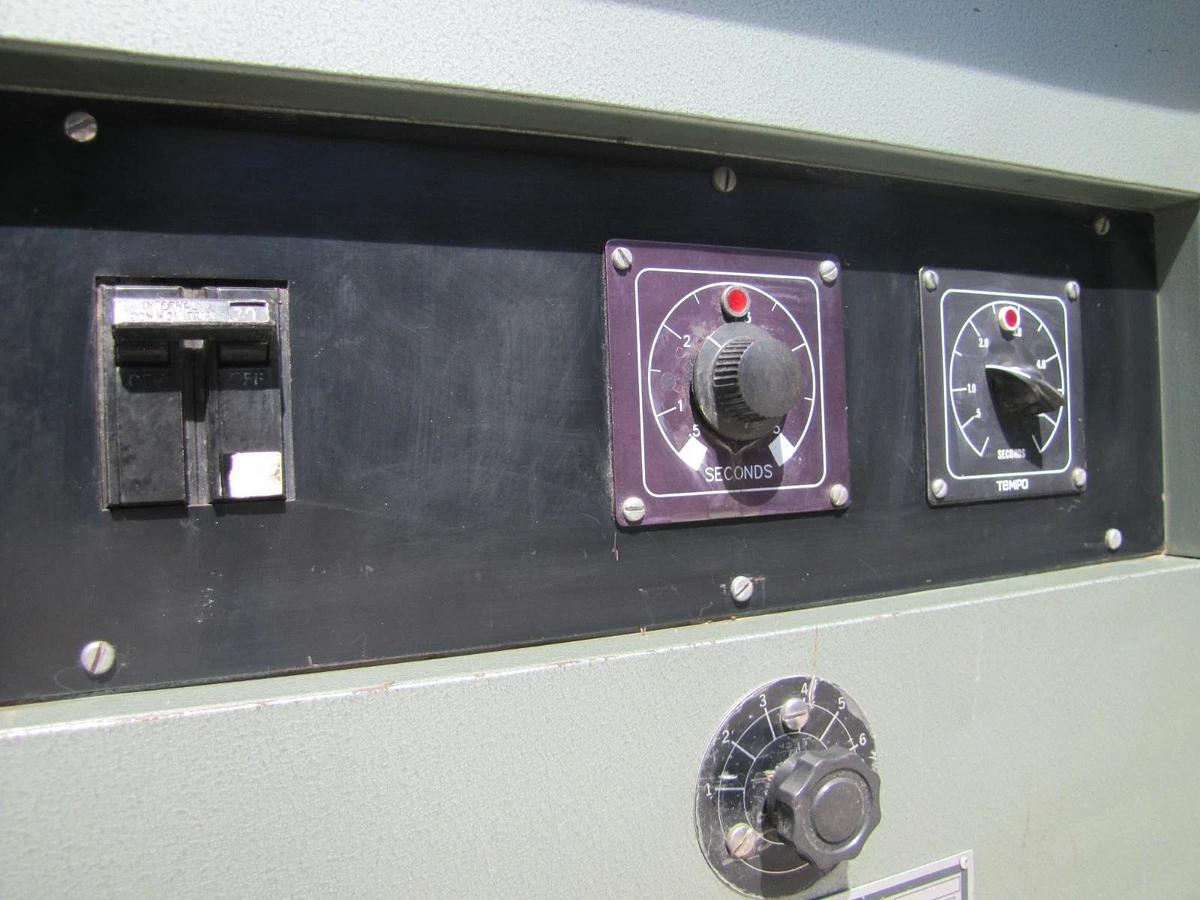 Used Weldotron 5201A L-Bar Heat Shrink Sealer Wrapping Machine & Conveyor 220V 1 Ph