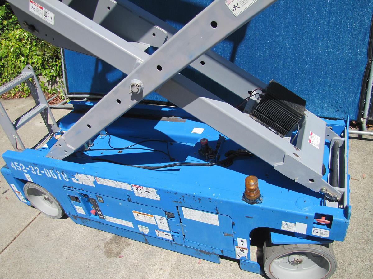 Used Genie GS-3232 Electric Aerial Scissor Lift Man Lift 500 lbs Cap 32' Height