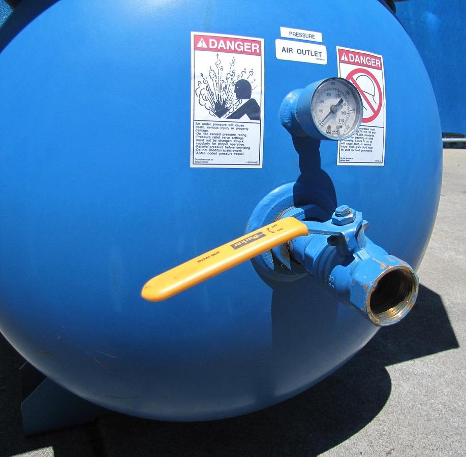 Used Quincy 25HP Rotary Screw Air Compressor 120 Gallon Tank 230V 3 Ph 39,462 Hours
