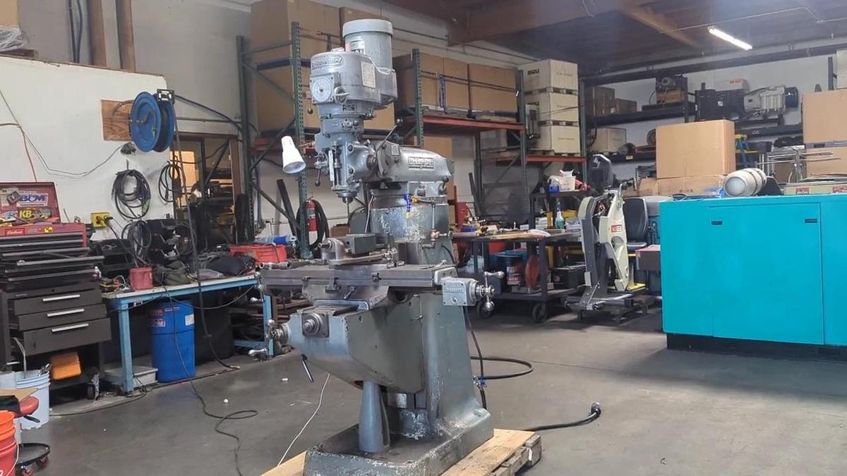 Used Bridgeport 1.5 HP J Head Vertical Mill Milling Machine Variable Speed 460V 3 Ph