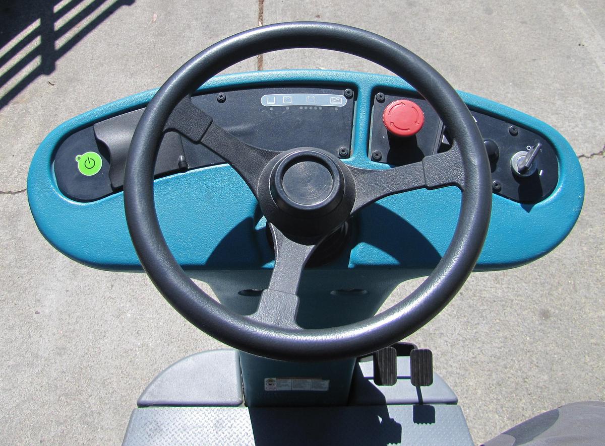 Used Tennant T7 Ride On Floor Scrubber 32" Disc Pad Holder 24 VDC With Charger