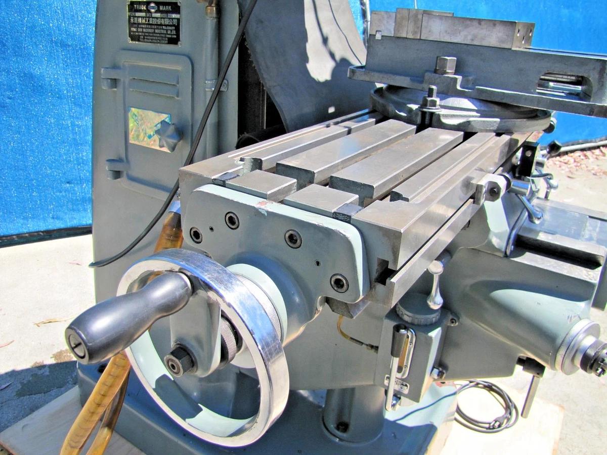 Used Maxmill 2HP Mill Drilling Milling Machine Power Table Auto Feed Coolant 6in Vise