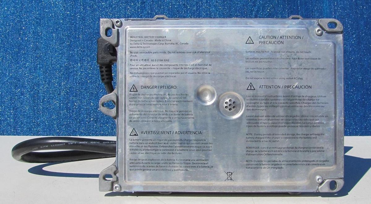 Used Delta Q Technologies 24 VDC 24V Battery Charger 4 Electric Pallet Jack Scrubber