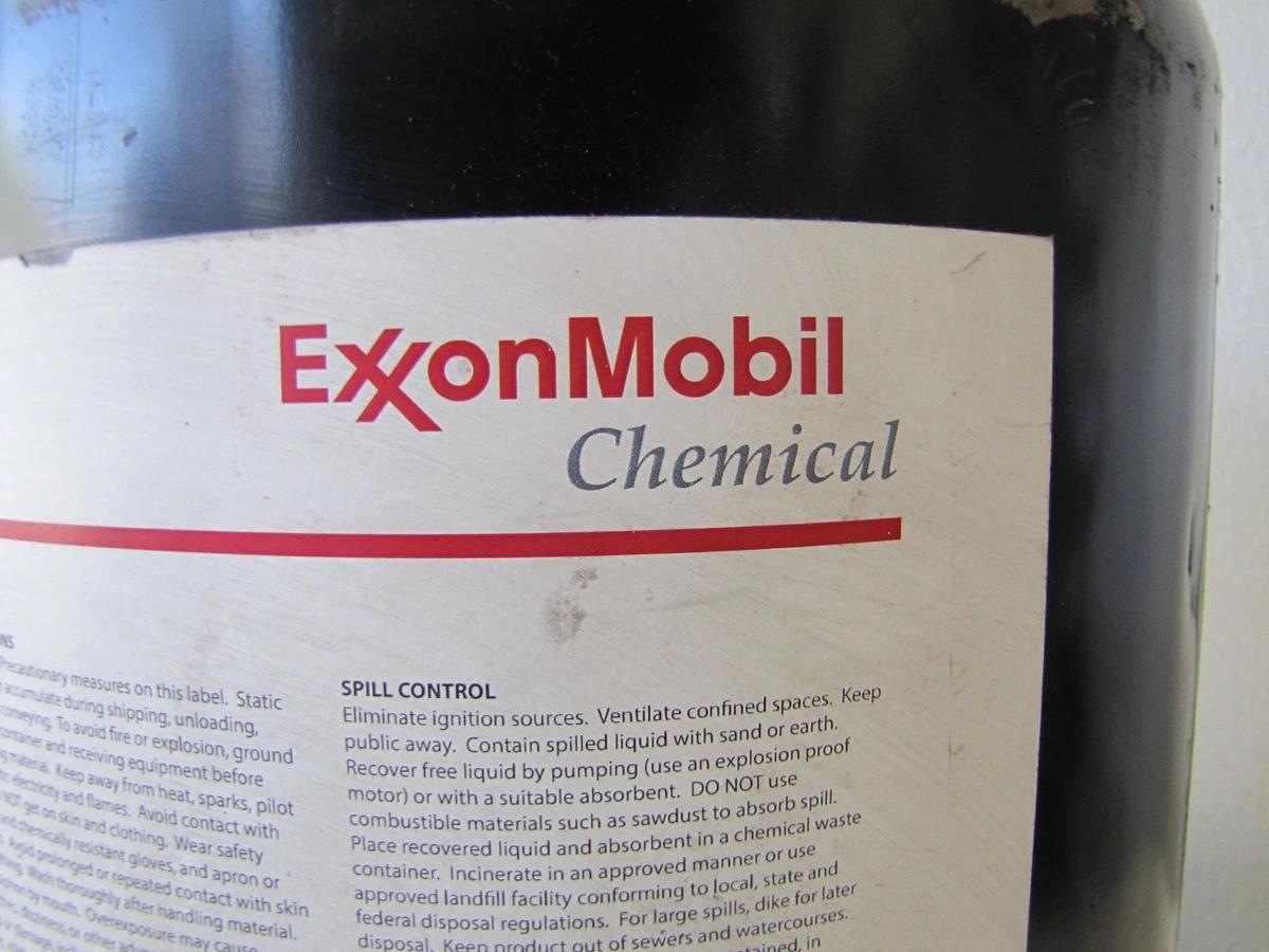 ExxonMobil DF-2000 Fluid 5 Gallon Aliphatic Hydrocarbon Dry Cleaning Solvent