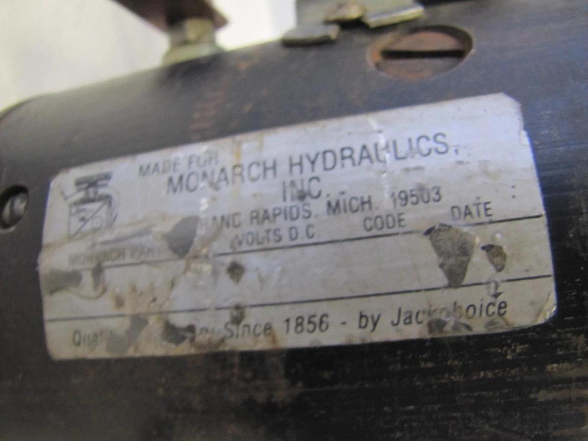 Used Monarch Hydraulics 12V DC Hydraulic Pump 2114 with Ram 12 VDC 2500 psi 1 Gallon