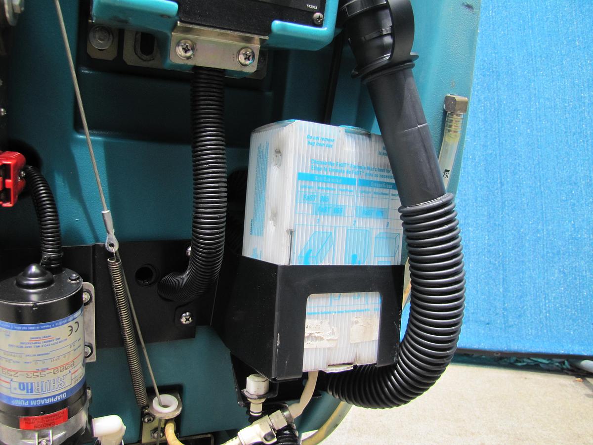 Used Tennant 5400 Walk Behind Floor Scrubber Self Propelled 24" Disc 92.6 Hours