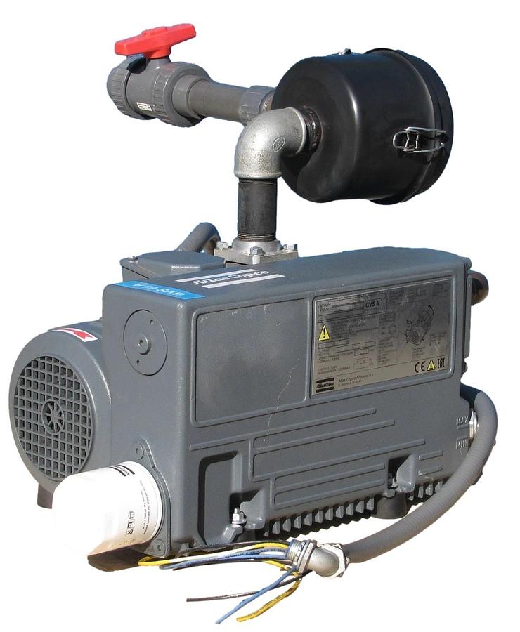 Used Atlas Copco 3 HP GVS Oil Lubricated Rotary Vane Vacuum Pump 42 CFM 230/460V