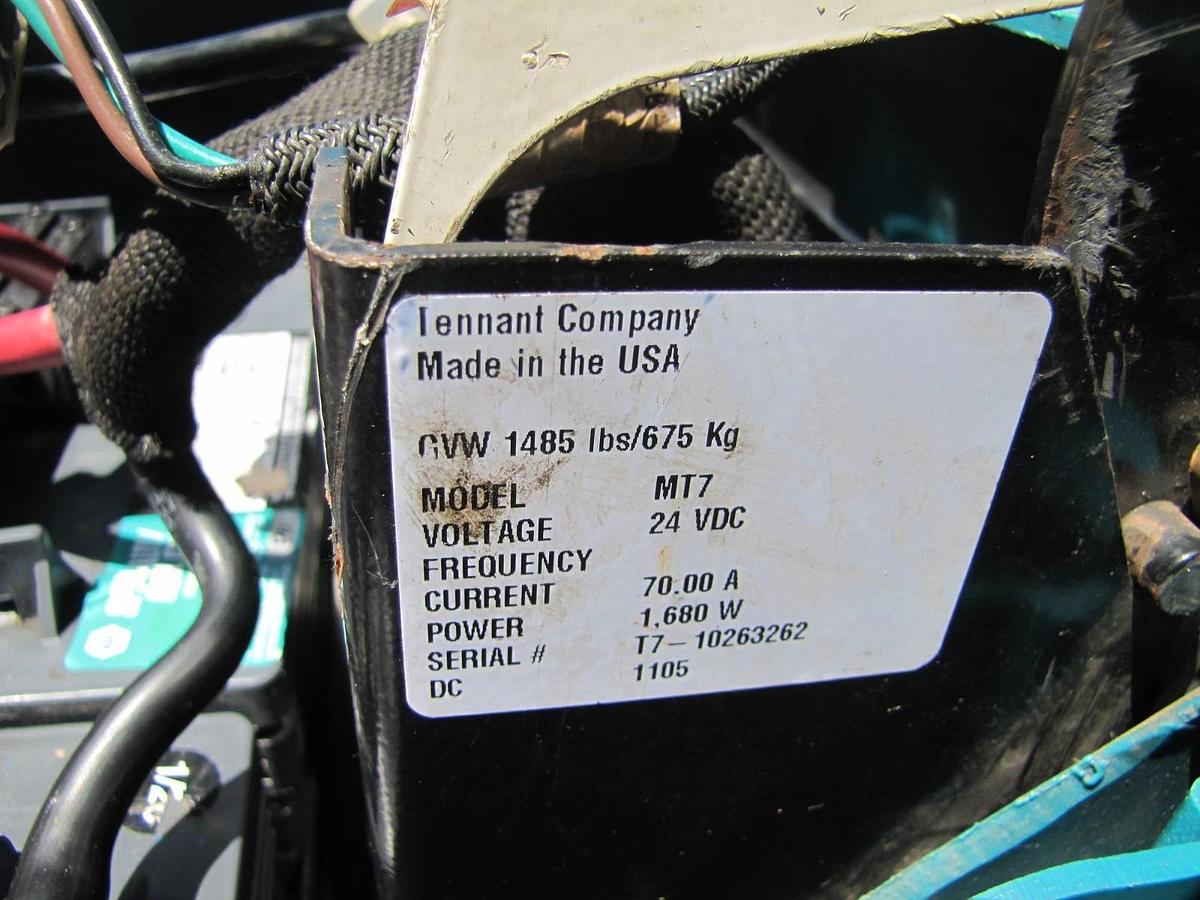 Used Tennant T7 Ride On Floor Scrubber 32" Work Path Disc Type 24V Battery W/ Charger
