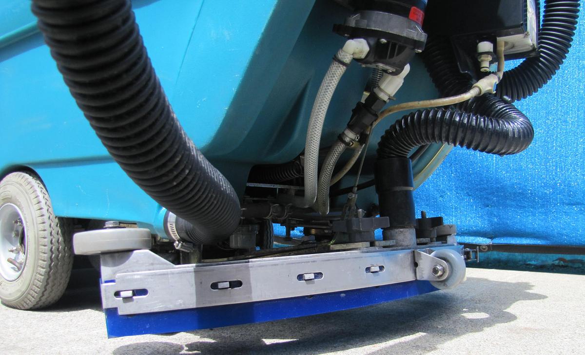 Used Tennant 5400 Walk Behind Floor Scrubber Self Propelled 24" Disc 92.6 Hours