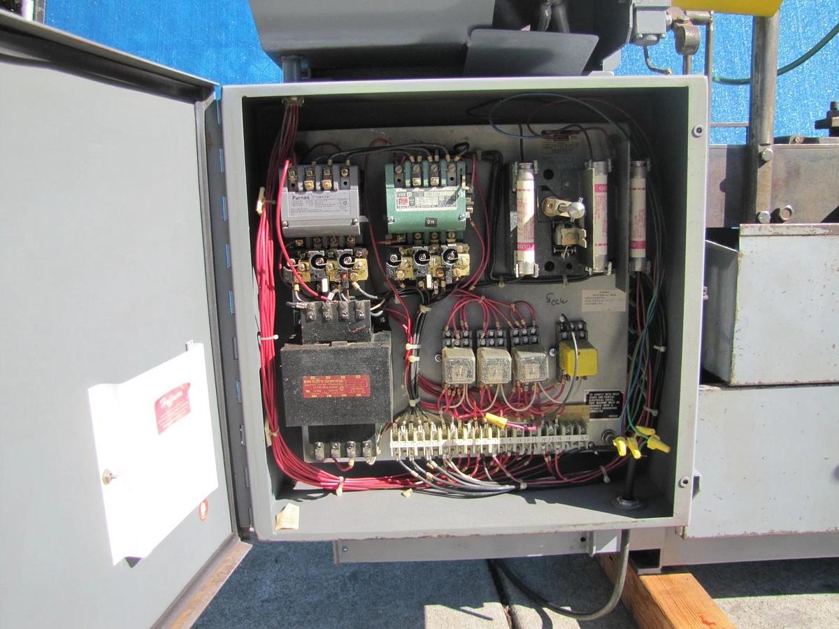 Used W. F. Wells and Sons Horizontal Band Saw Bandsaw with Coolant Pump & New Blade