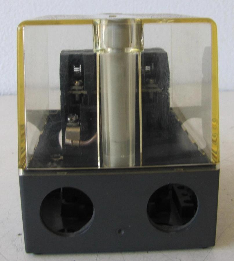 Used Klockner Moeller 20 Amp Industrial Contactor DIL 00-40-NA  3 Pole 20A 115V Coil