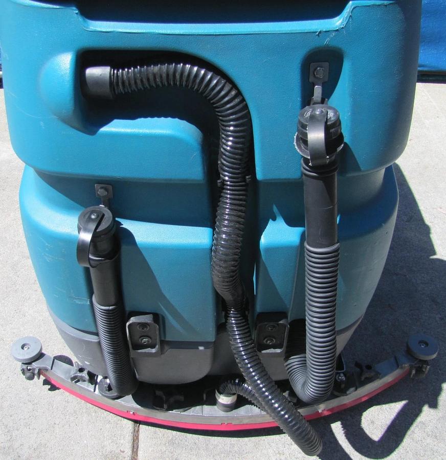 Used Tennant T7 Ride On Floor Scrubber 32" Work Path Disc Type 24V Battery W/ Charger