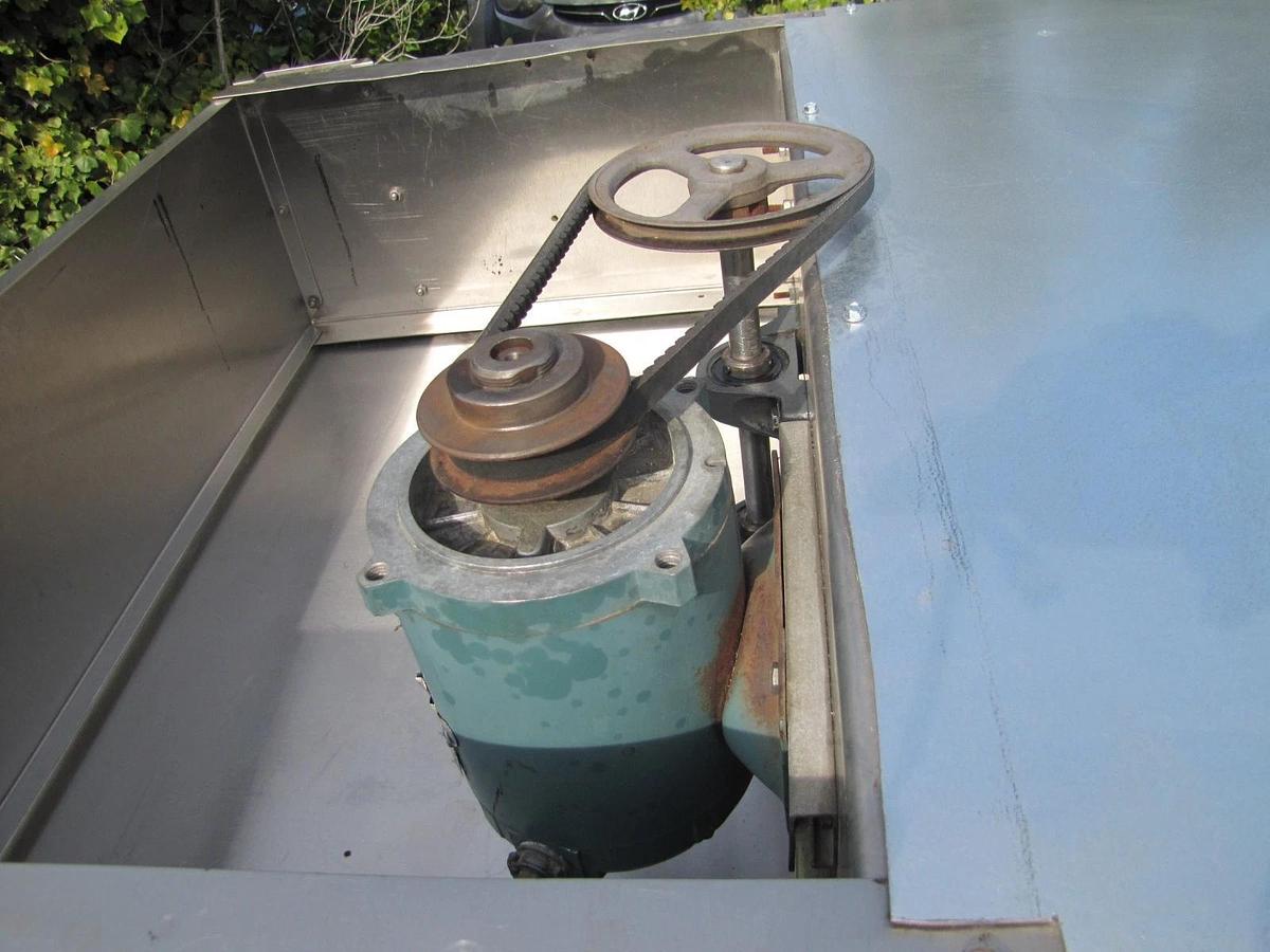 Used Commercial Stainless Steel Heat Shrink Tunnel 350°F Adjustable Speed Conveyor