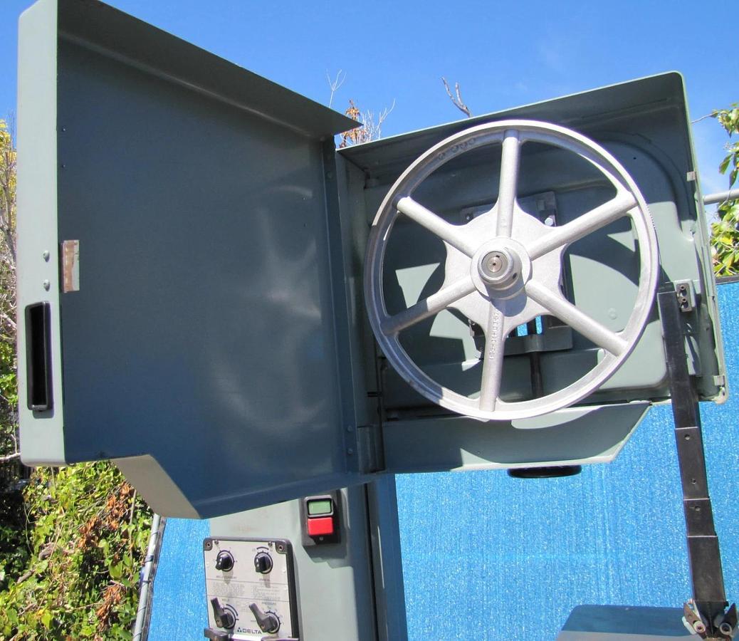 Used Delta Model 20 28-653 Vertical Band Saw 2HP 230V 1PH 24x20 Table Blade Welder