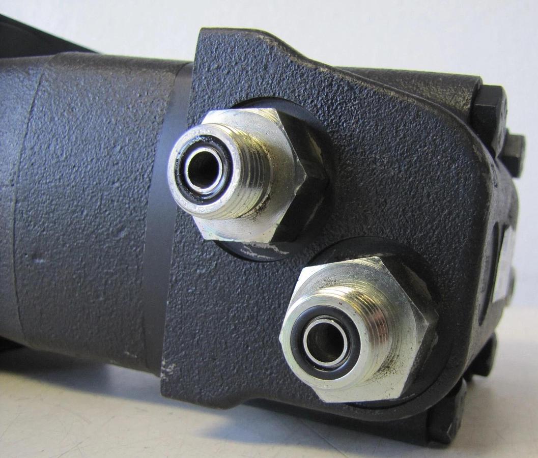 Used Eaton Char-Lynn 167-0054-001 Compact Series Hydraulic Motor Bendi 126418