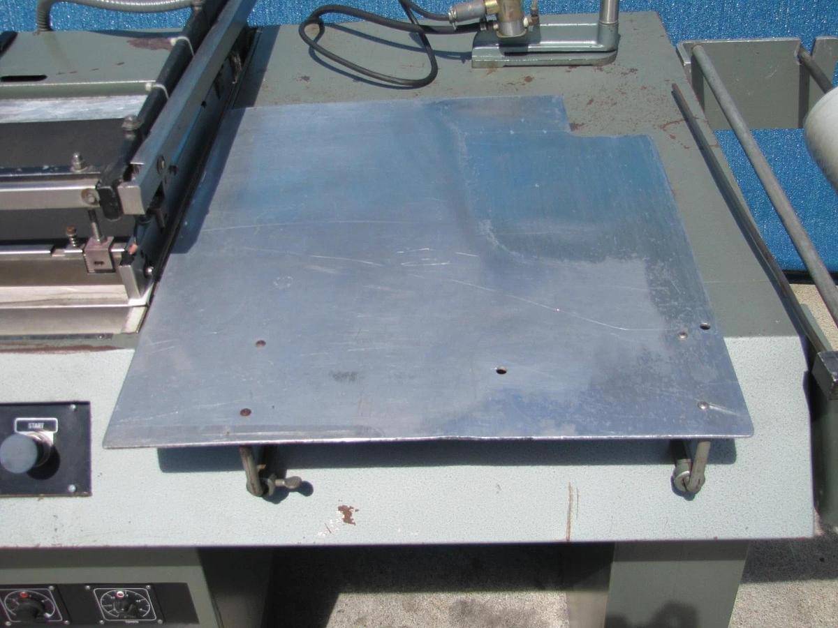 Used Weldotron 5201A L-Bar Heat Shrink Sealer Wrapping Machine & Conveyor 220V 1 Ph