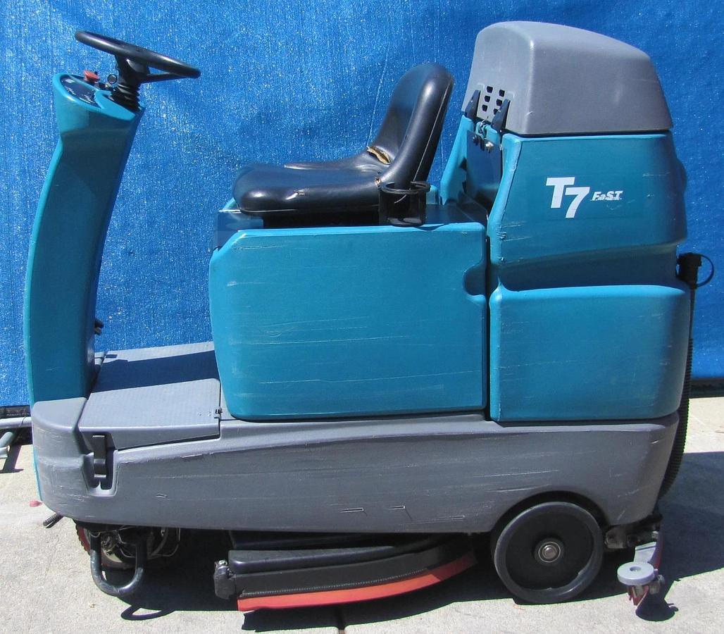 Used Tennant T7 Ride On Floor Scrubber 32" Work Path Disc Type 24V Battery W/ Charger