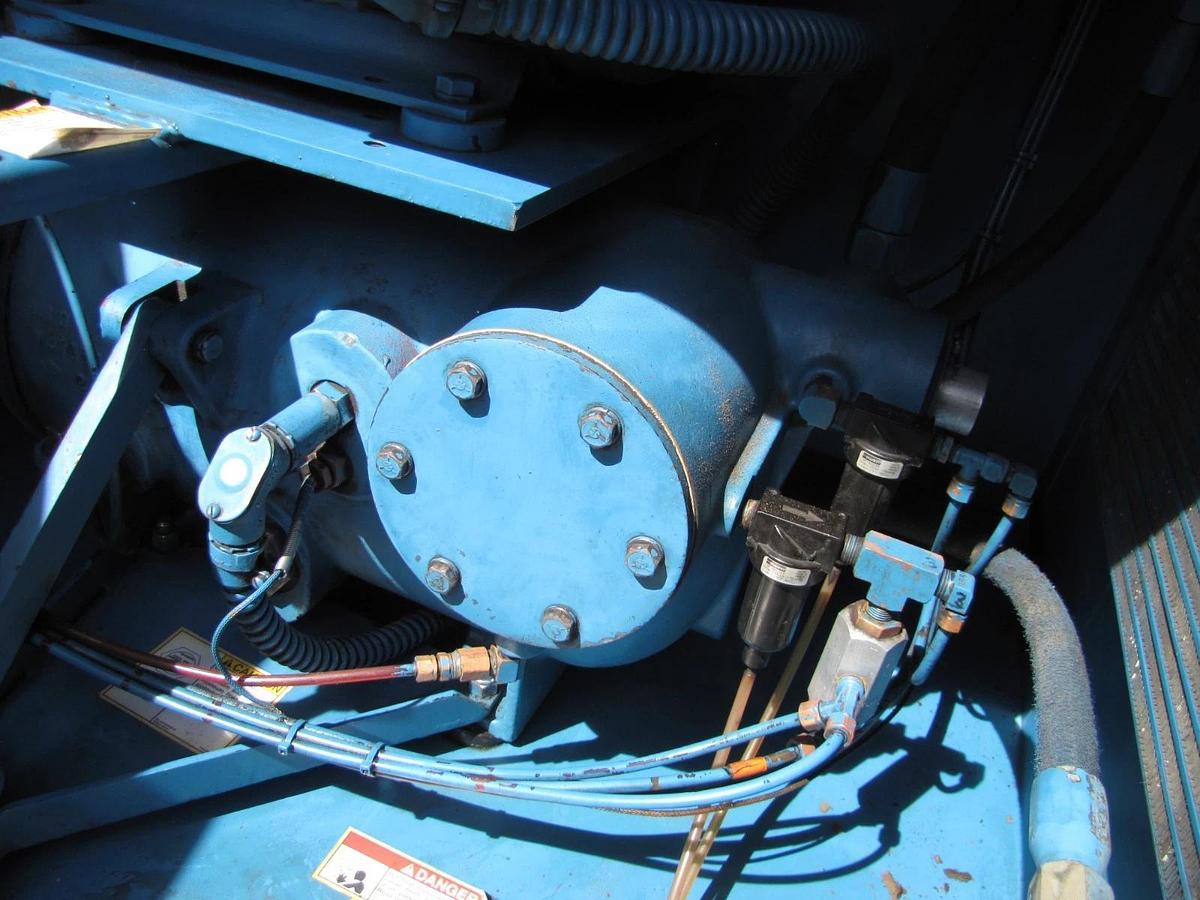 Used Quincy 25HP VFD Rotary Screw Air Compressor 120 Gal Tank 230V 3PH Only 34178 Hrs