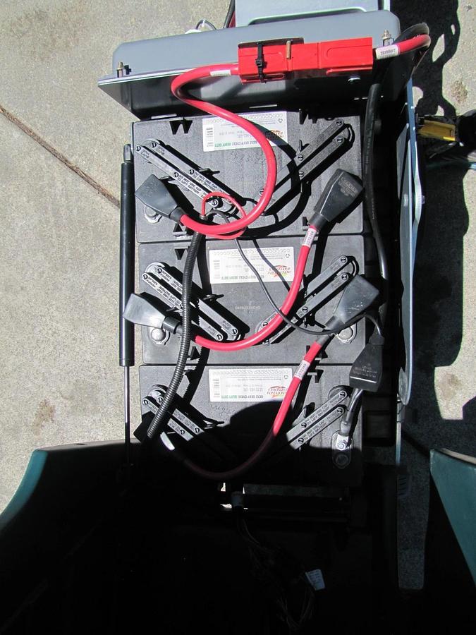 Used Tennant Nobles SpeedGleam SG5 20in Floor Burnisher 36 VDC Battery Only 144 Hrs!