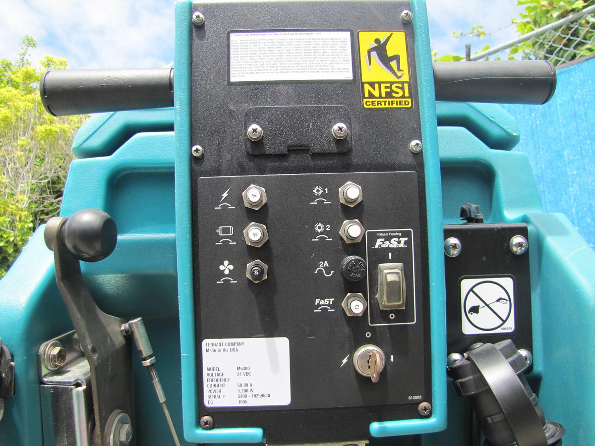 Used Tennant 5400 Walk Behind Floor Scrubber Self Propelled 24" Disc 92.6 Hours