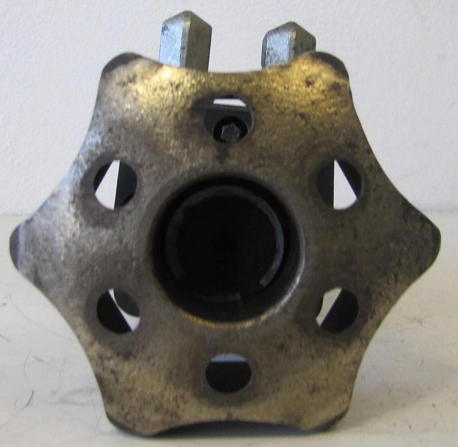 Used Tennant Side Brush Hydraulic Motor 1068812 with Hub for M20 Scrubber