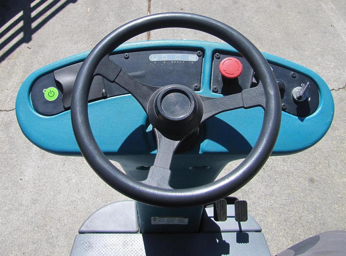 Used Tennant T7 Ride On Floor Scrubber 32" Disc Pad Holder 24 VDC With Charger