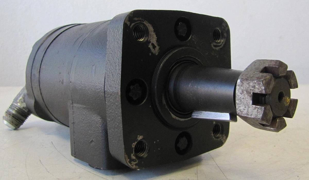 Used Tennant Main Brush Hydraulic Motor 1068811 for M20 Scrubber #2