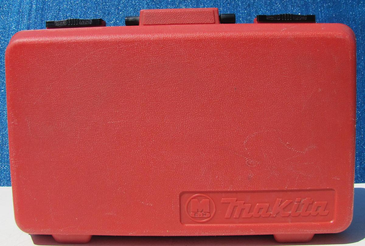 Used Makita M952 100mm Disc Grinder With Extra Discs and Carry Case