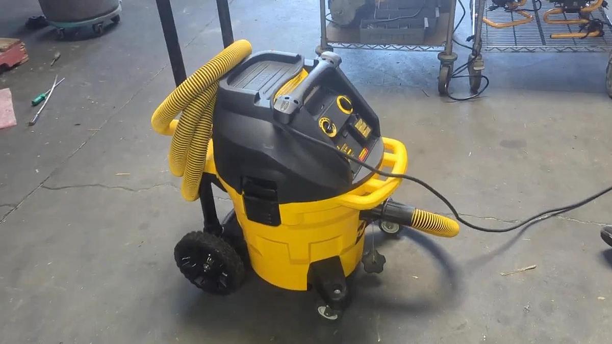 Used DeWalt DWV015 Dust Extractor Vacuum 10 Gallon 120V Tool Outlet w/ Hose