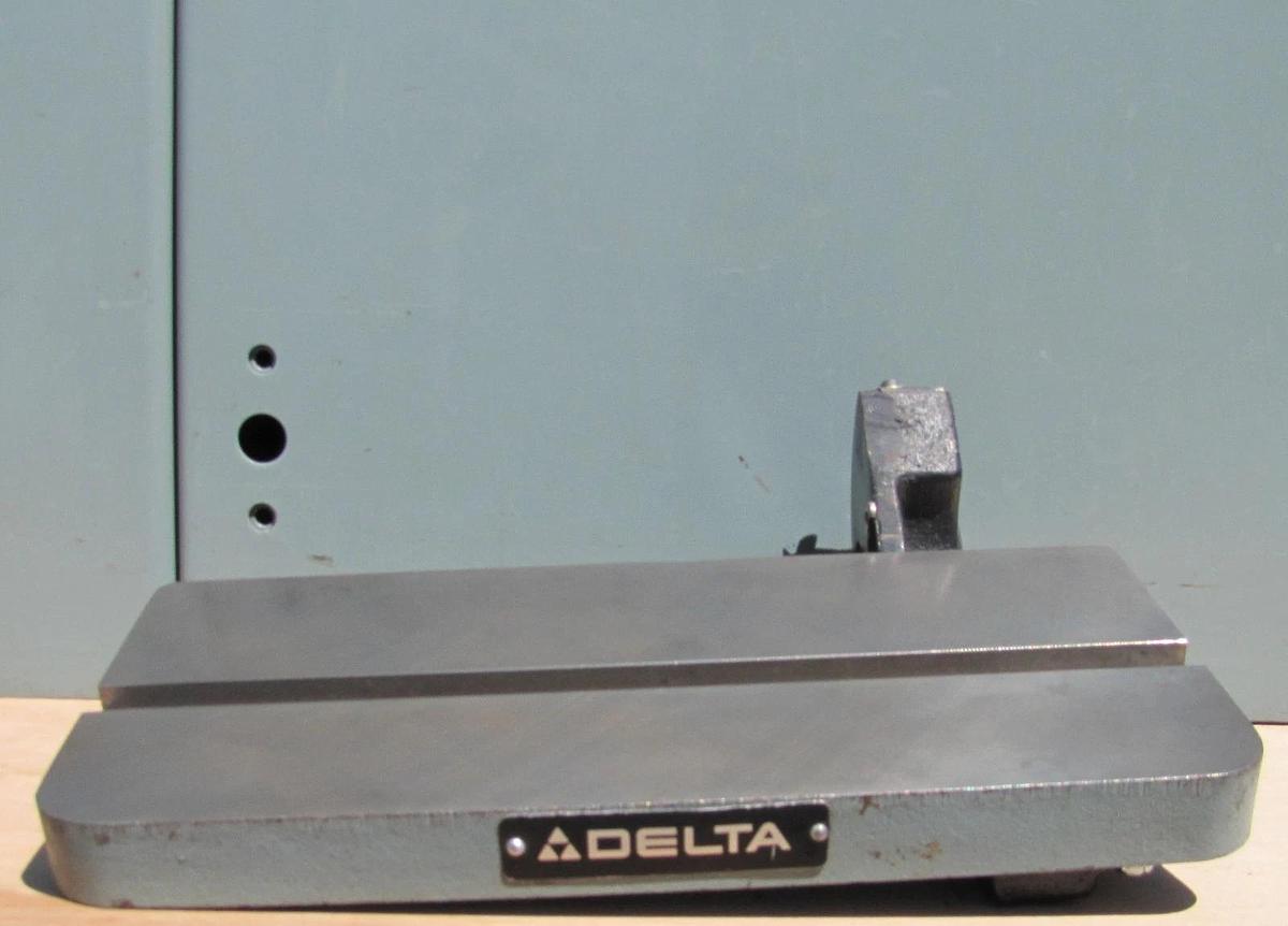 Used Delta Model 20 28-653 Vertical Band Saw 2HP 230V 1PH 24x20 Table Blade Welder