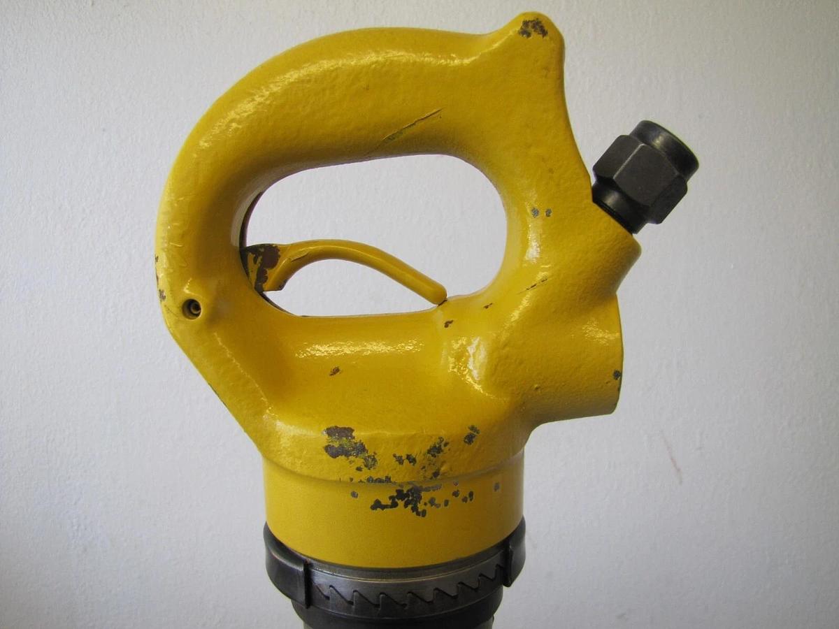 American Pneumatic Tools APT 1133 Rivet Buster Heavy Duty Demolition Tool