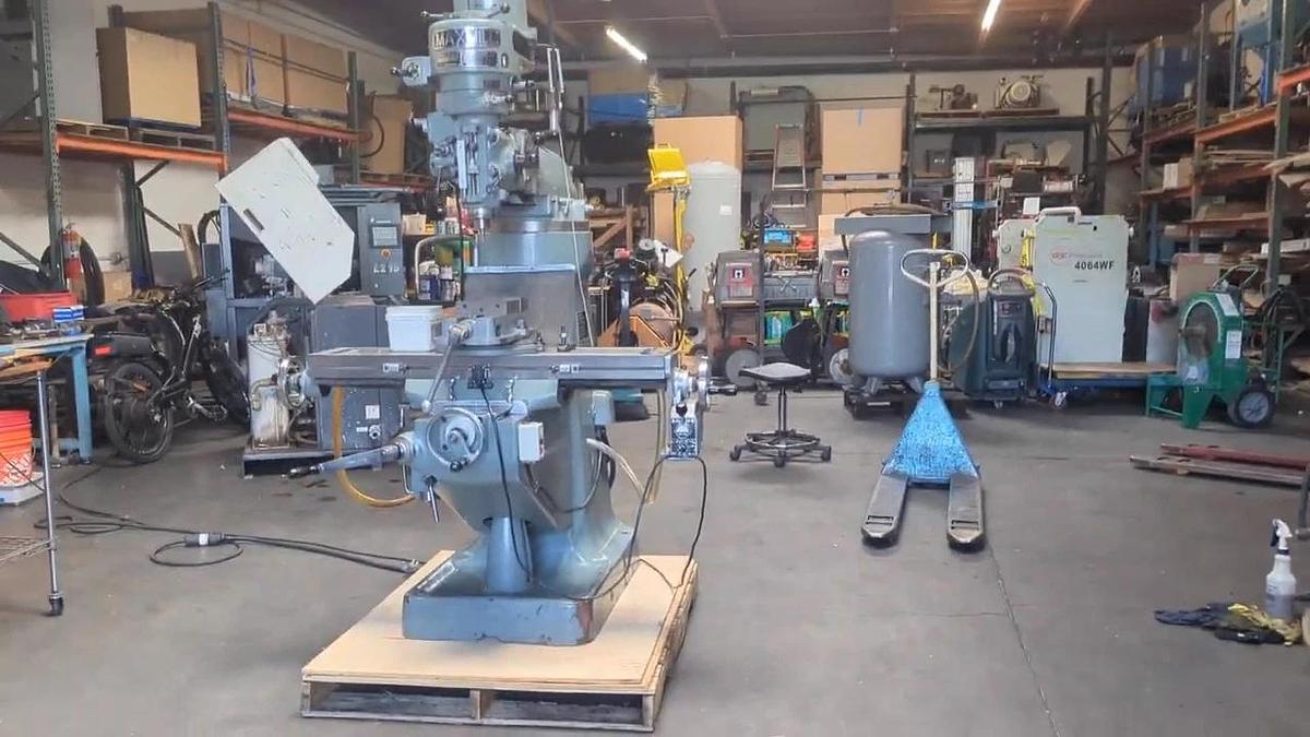 Used Maxmill 2HP Mill Drilling Milling Machine Power Table Auto Feed Coolant 6in Vise