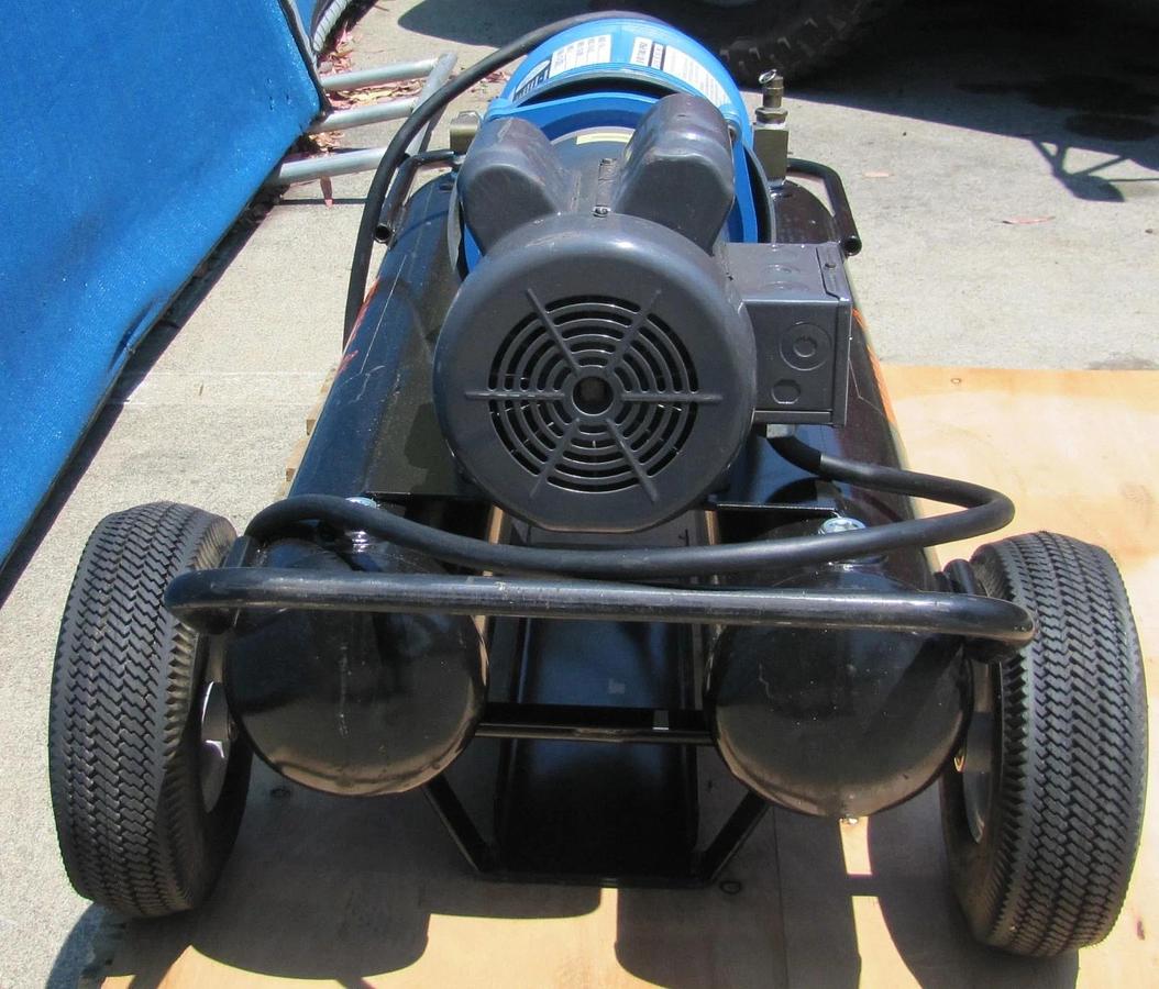 Used Twin Air TA-3 Rotary Vane Air Compressor 2HP 115V Three 50ft Hoses & Manifold
