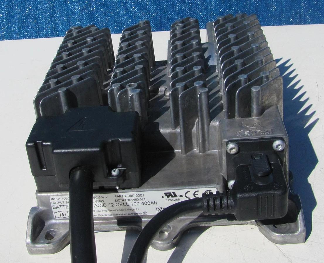 Used Delta Q Technologies 24 VDC 24V Battery Charger 4 Electric Pallet Jack Scrubber
