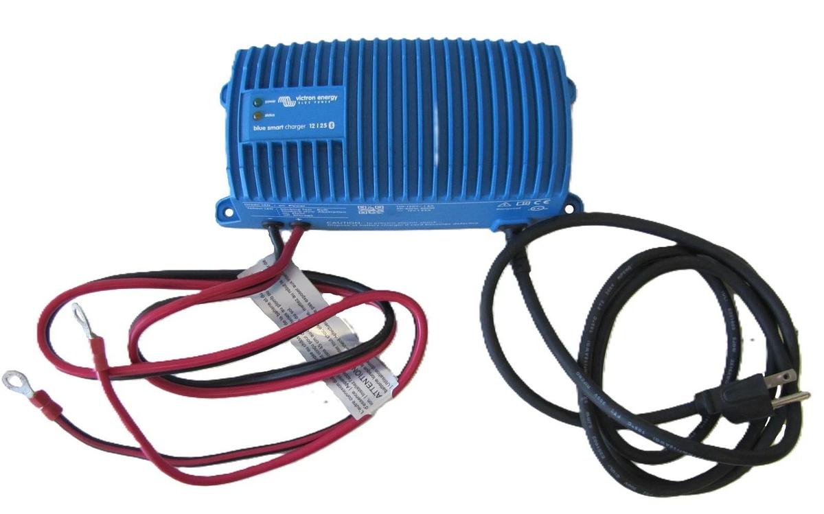 Used Victron Energy Blue Smart 12V DC 25A Battery Charger Deep Cycle 120V Input