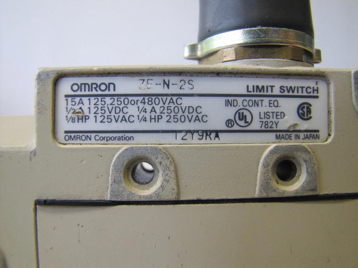 Used Omron ZE-N-2S Enclosed Limit Switch Plunger Actuator SPDT
