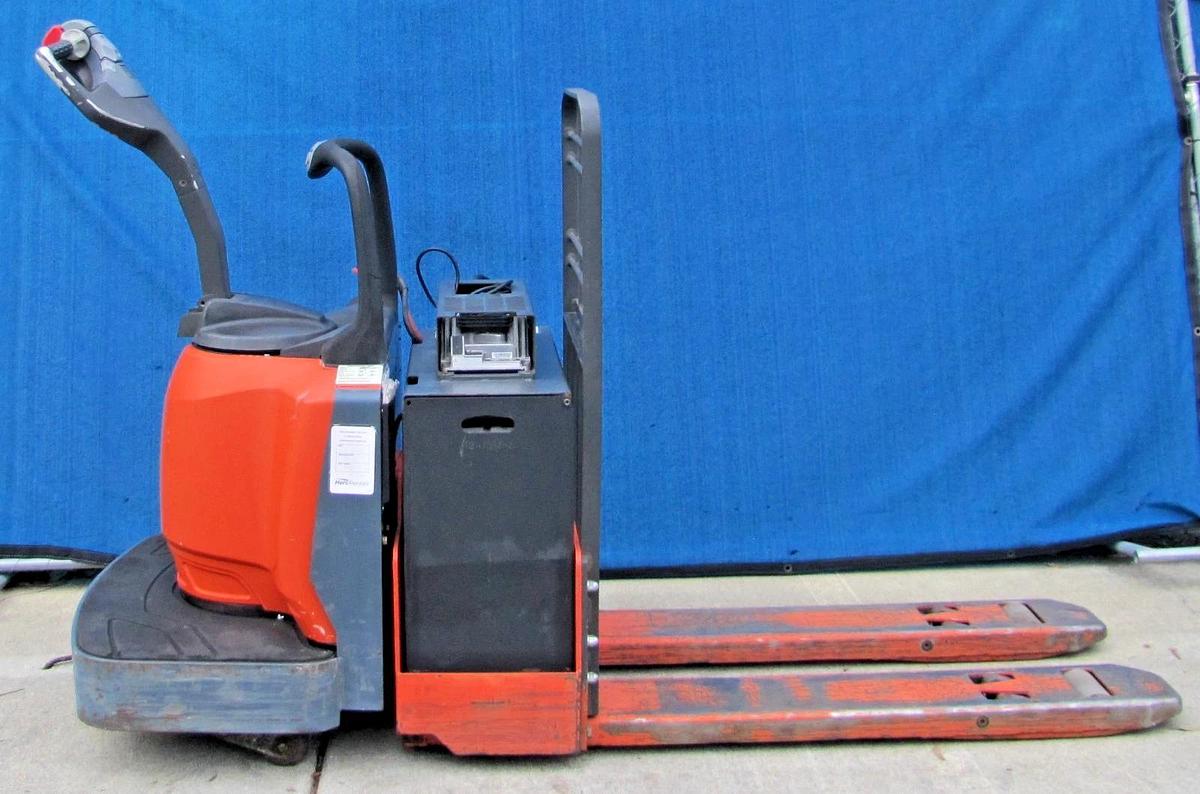 Used Toyota 8HBE30 Electric Pallet Jack 24 VDC 24V With Battery Charger 6000 lbs.