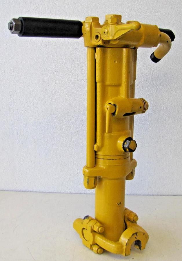 Used APT American Pneumatic Tools 90 lb Air Jackhammer Demolition Breaker Pavement