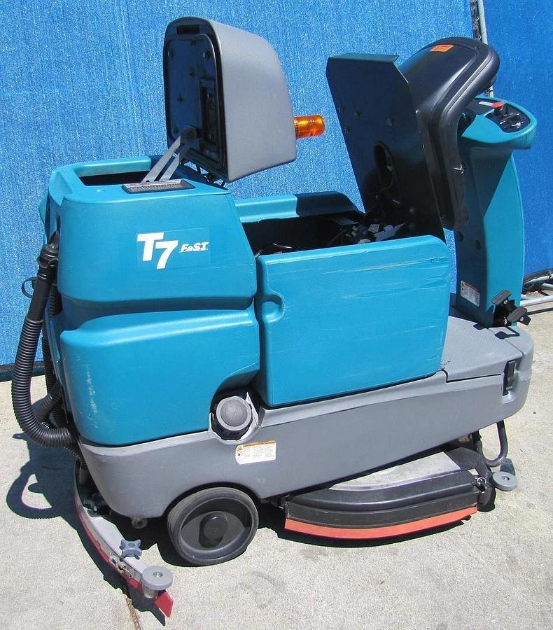 Used Tennant T7 Ride On Floor Scrubber 32" Disc Pad Holder 24 VDC With Charger