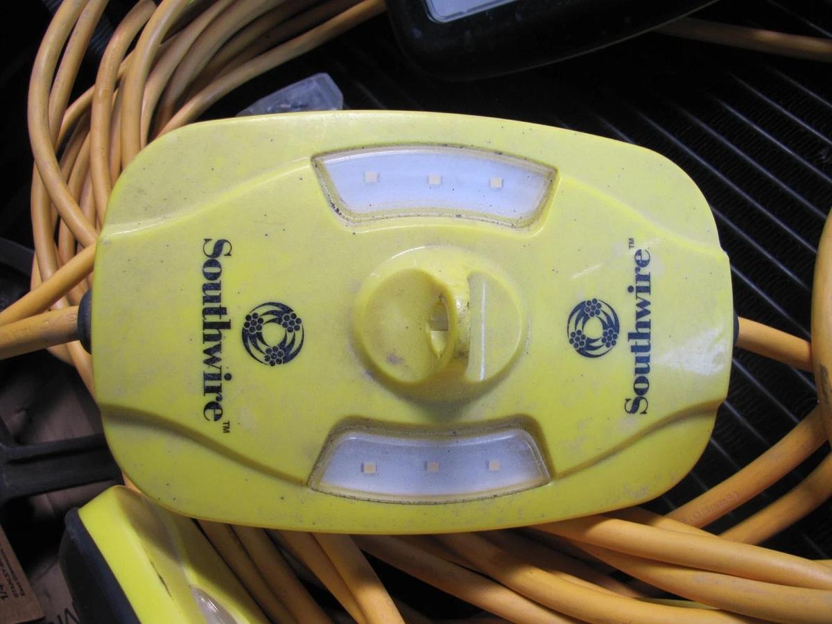 Used Southwire 100 ft LED String Light 14/3 SJTW Indoor & Outdoor 120V 10 Lights